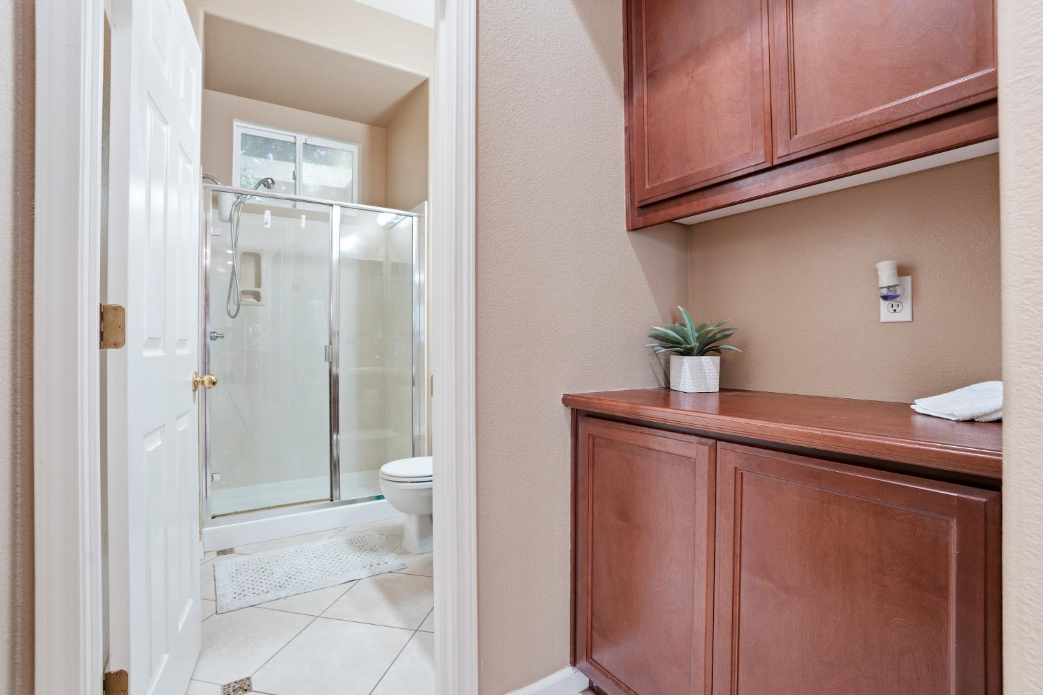 935 Shortland Cir, Manteca, CA 95337