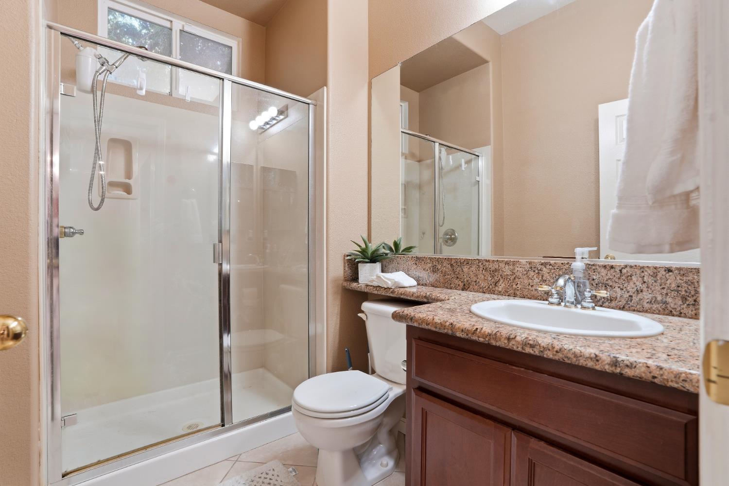 935 Shortland Cir, Manteca, CA 95337