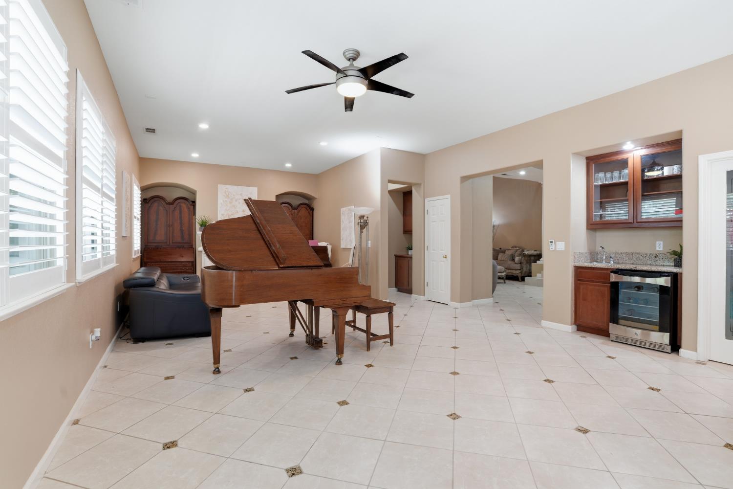 935 Shortland Cir, Manteca, CA 95337