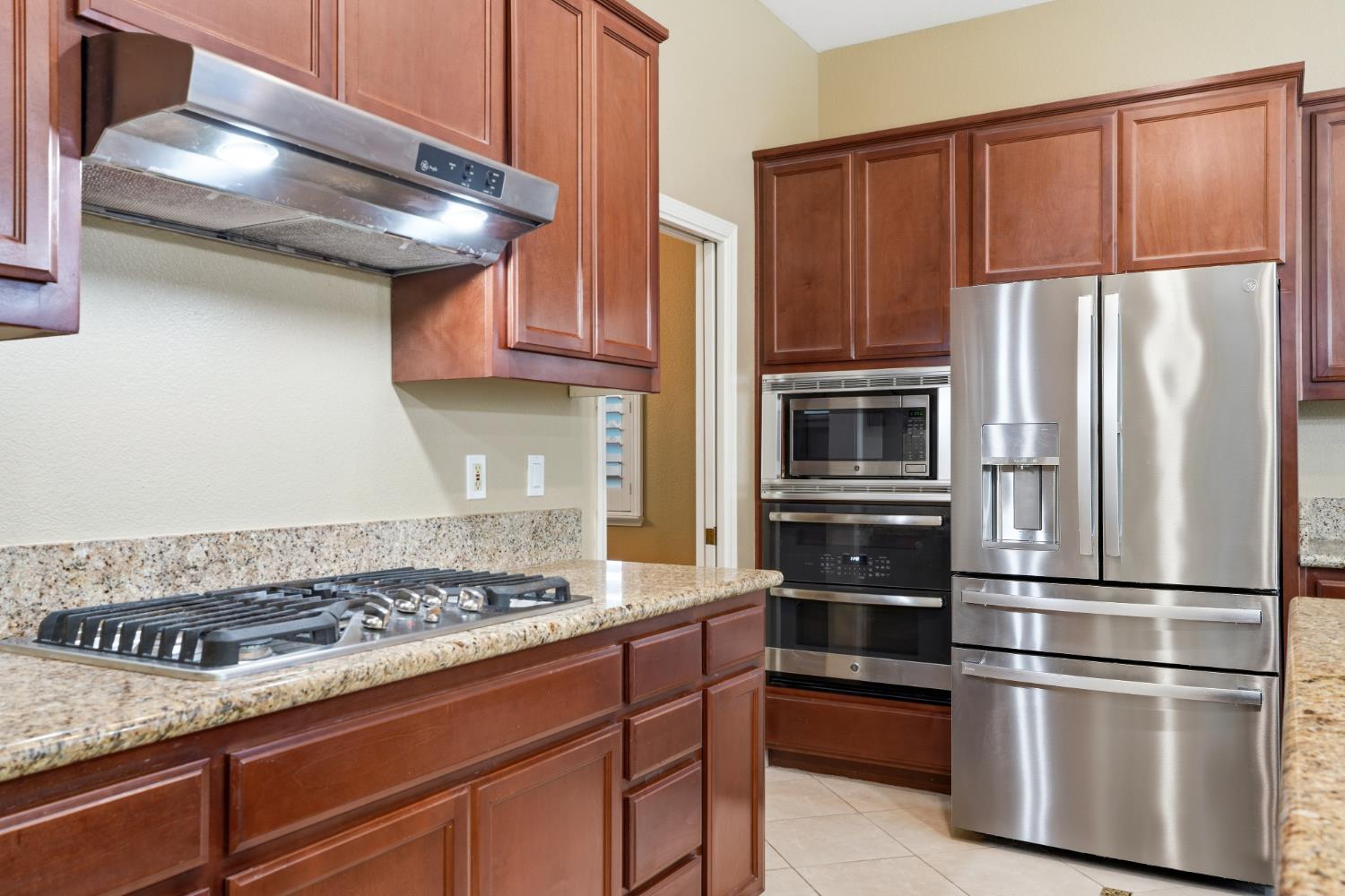 935 Shortland Cir, Manteca, CA 95337