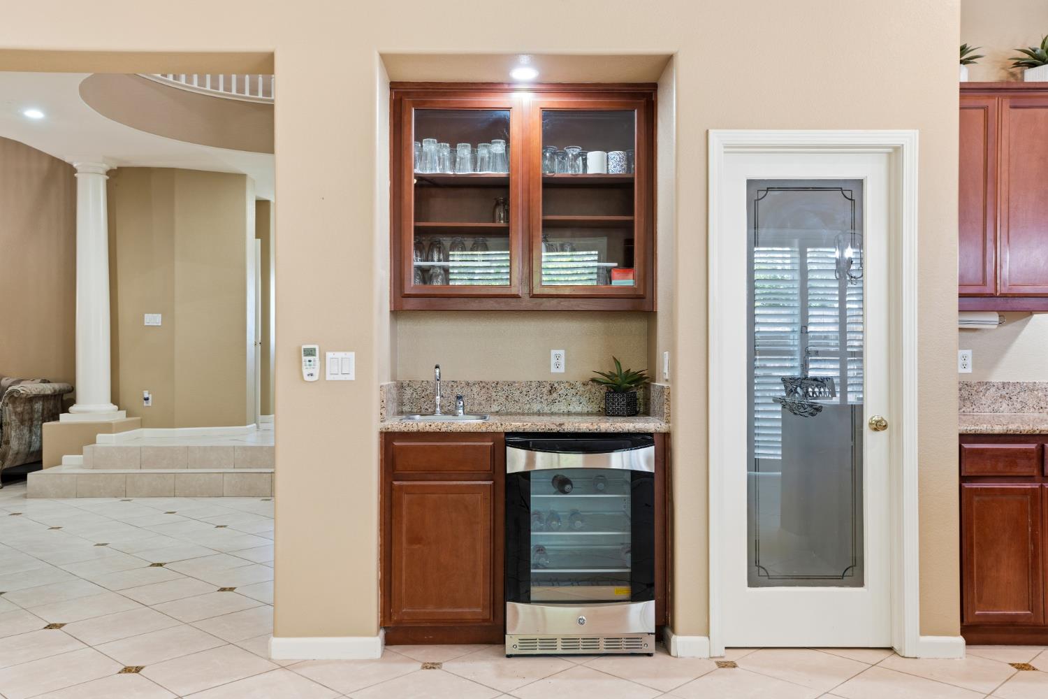 935 Shortland Cir, Manteca, CA 95337