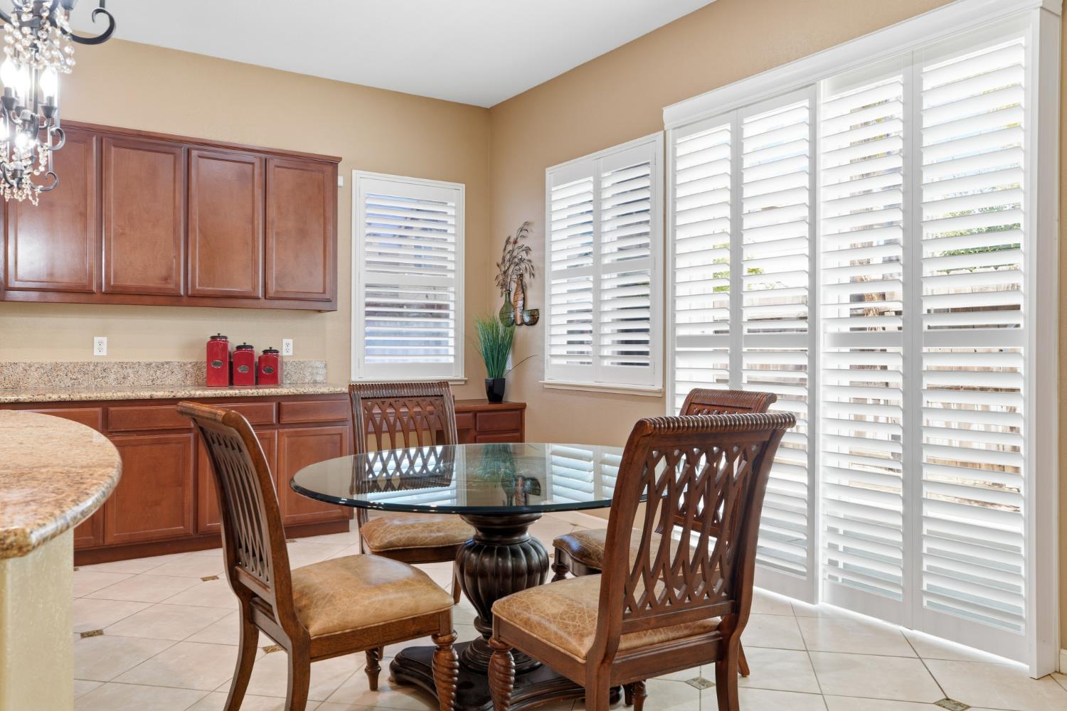 935 Shortland Cir, Manteca, CA 95337