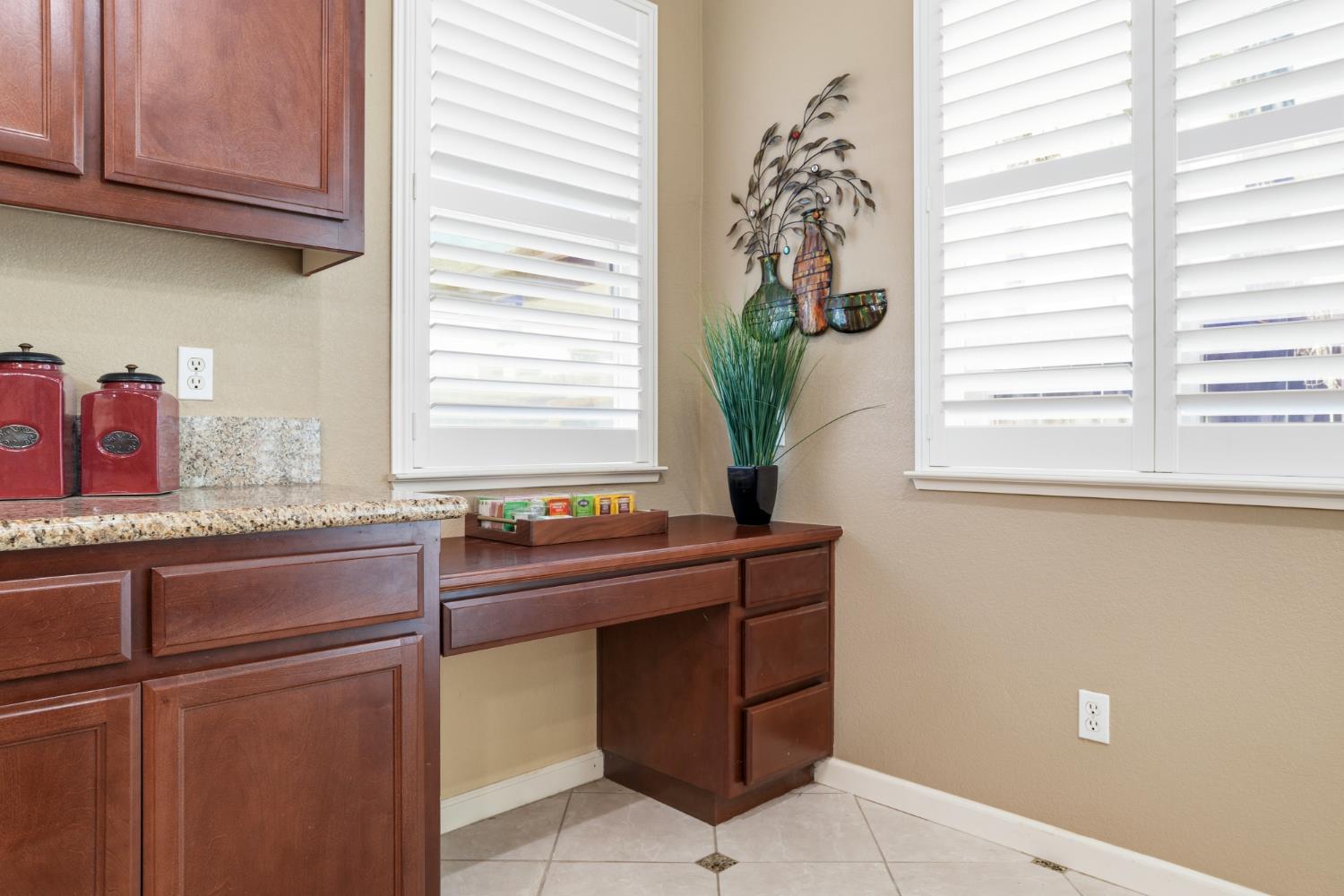 935 Shortland Cir, Manteca, CA 95337