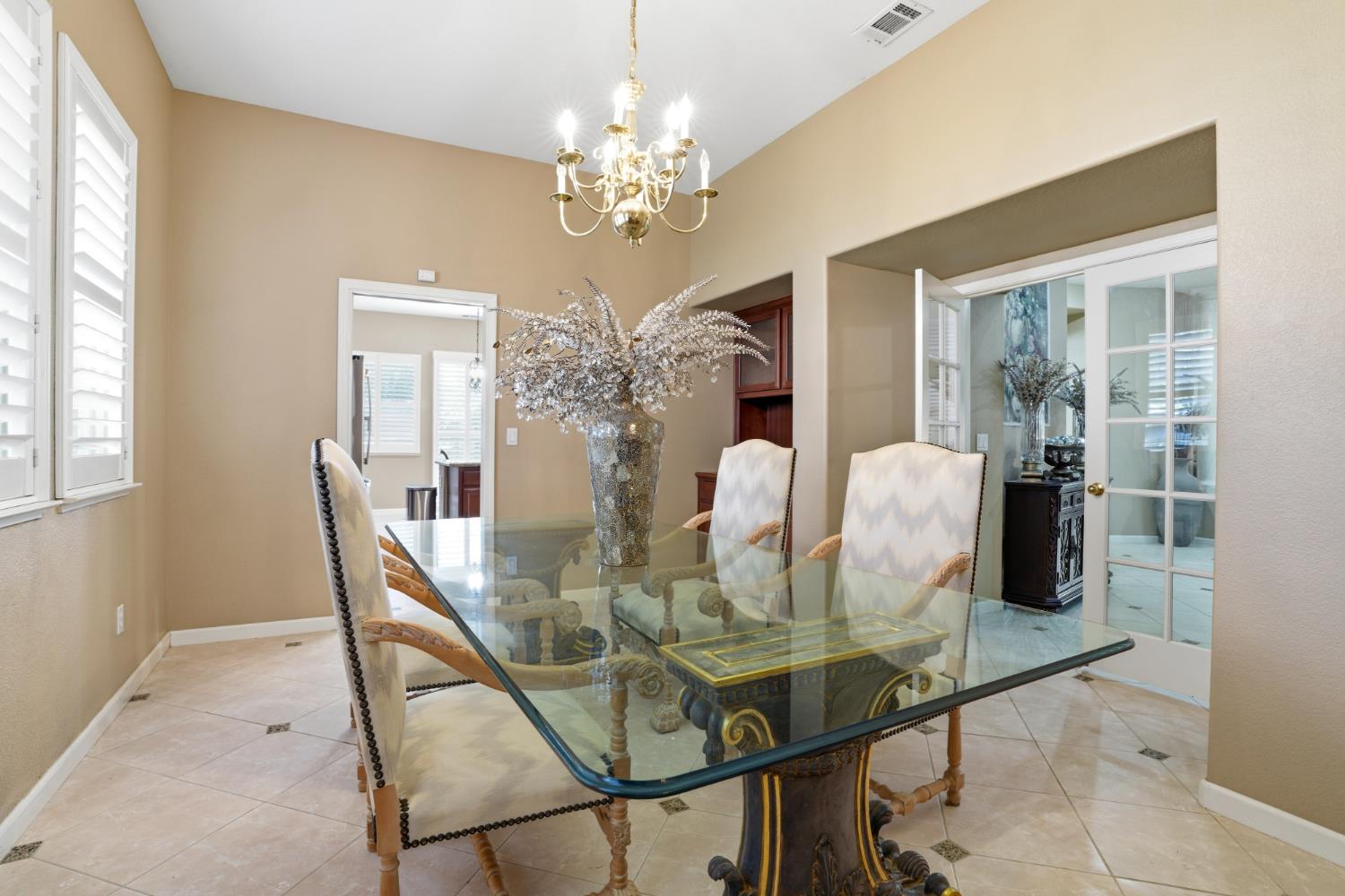 935 Shortland Cir, Manteca, CA 95337