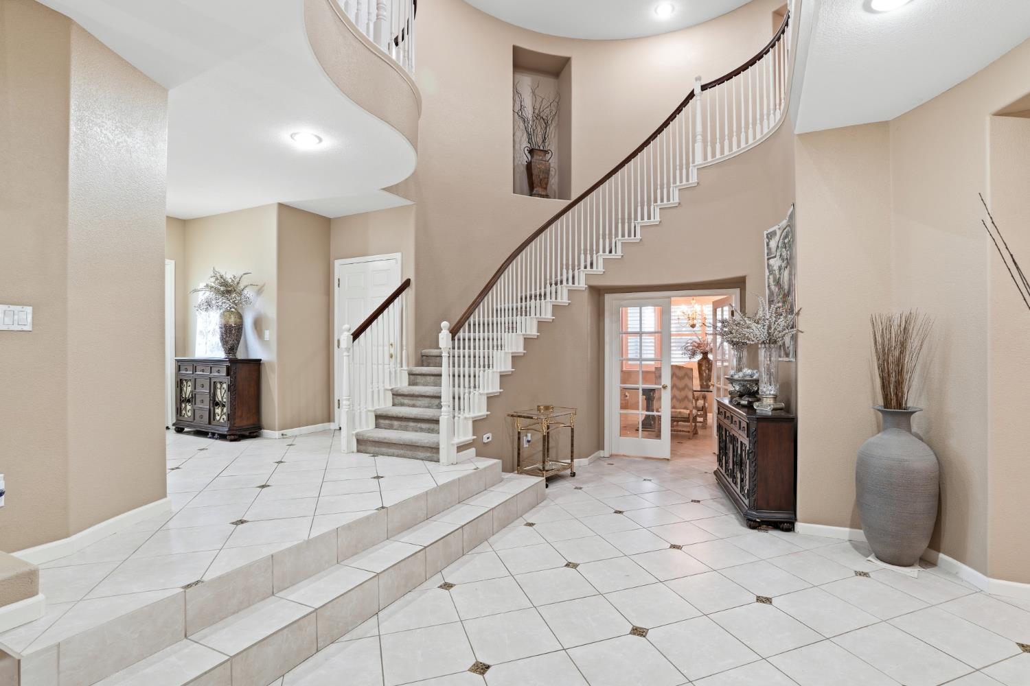 935 Shortland Cir, Manteca, CA 95337