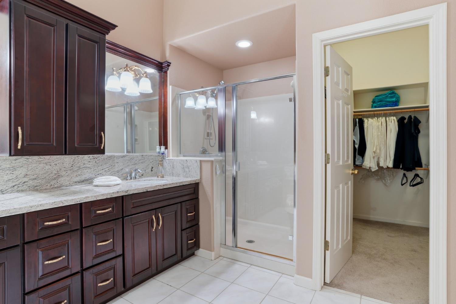 935 Shortland Cir, Manteca, CA 95337