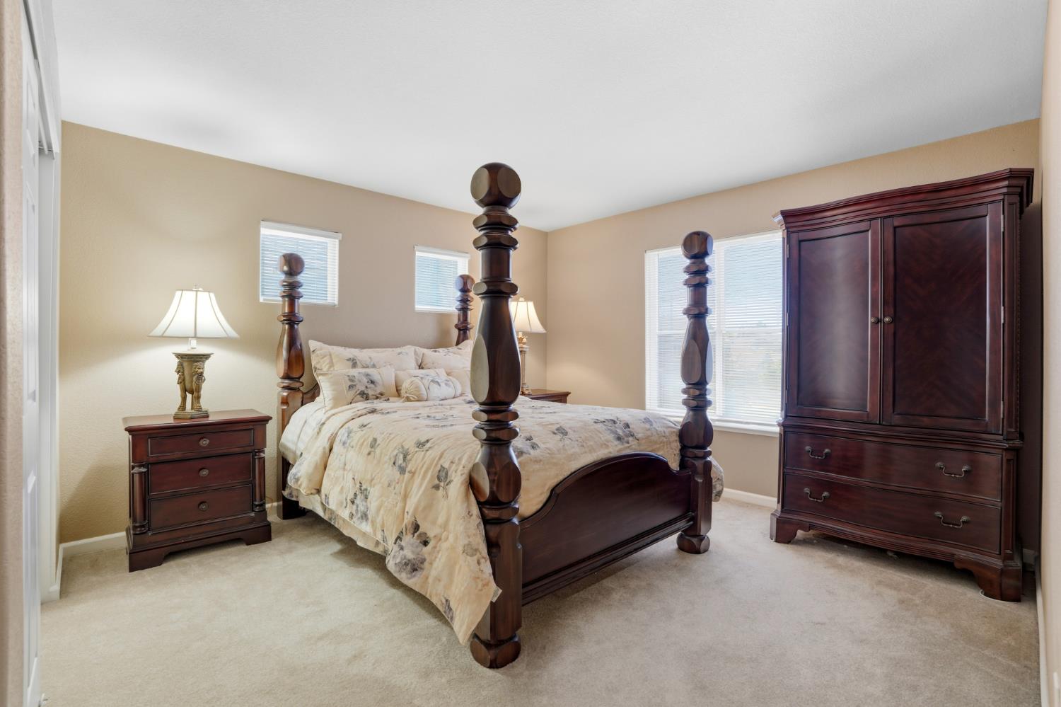 935 Shortland Cir, Manteca, CA 95337