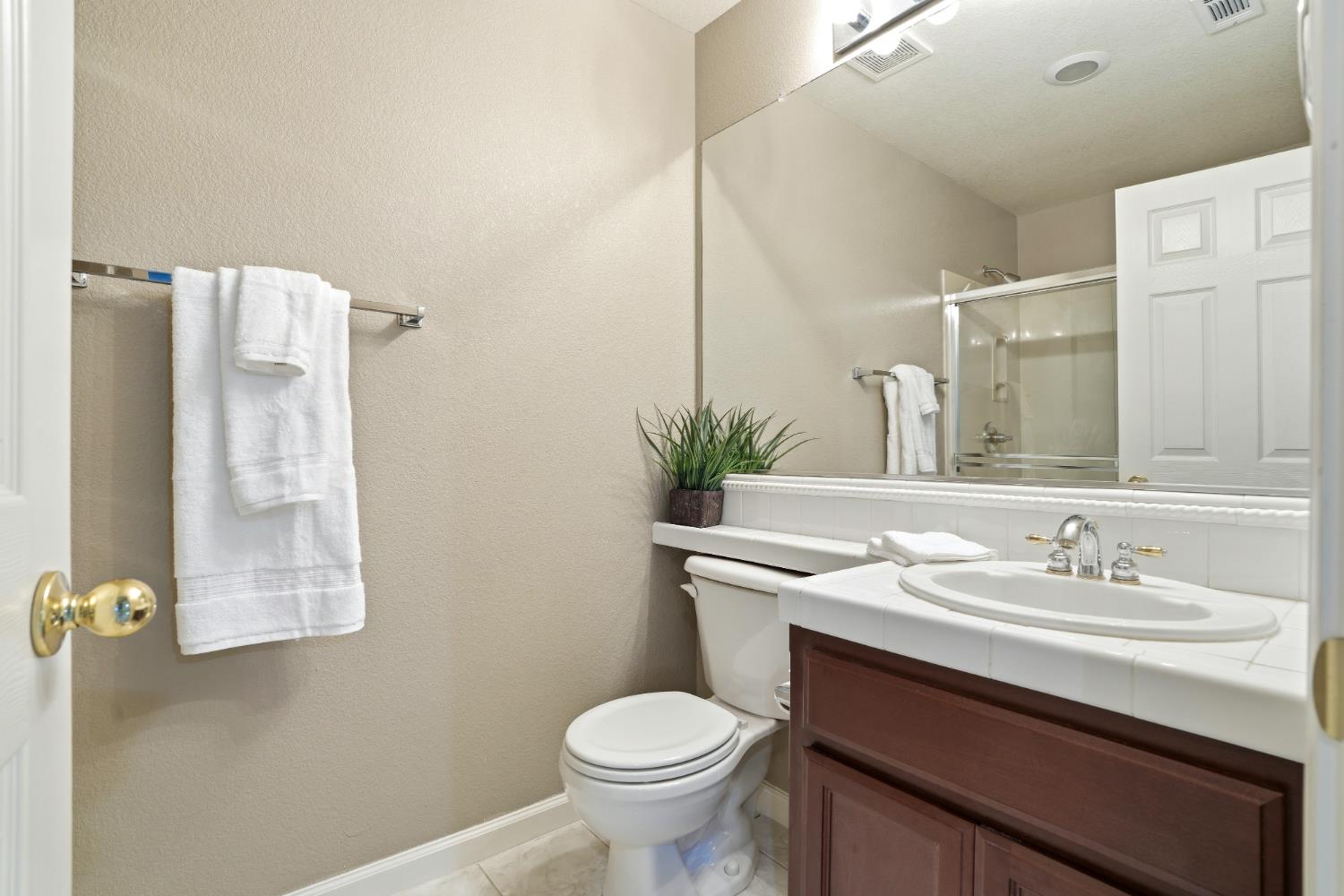 935 Shortland Cir, Manteca, CA 95337
