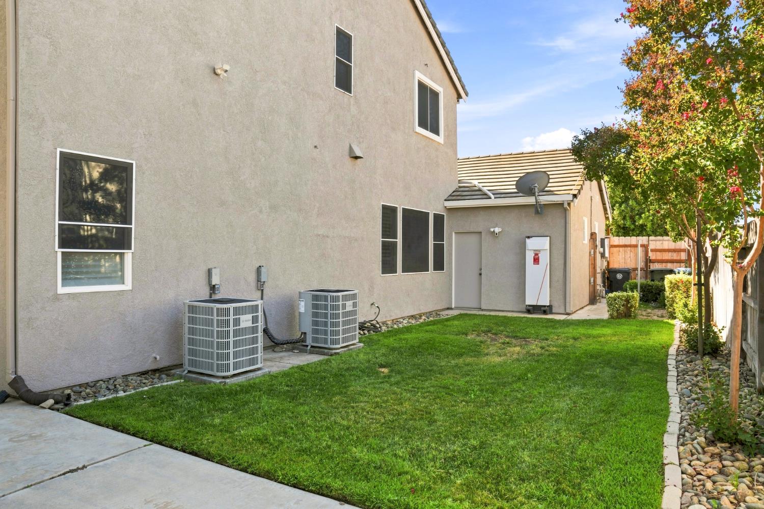 935 Shortland Cir, Manteca, CA 95337
