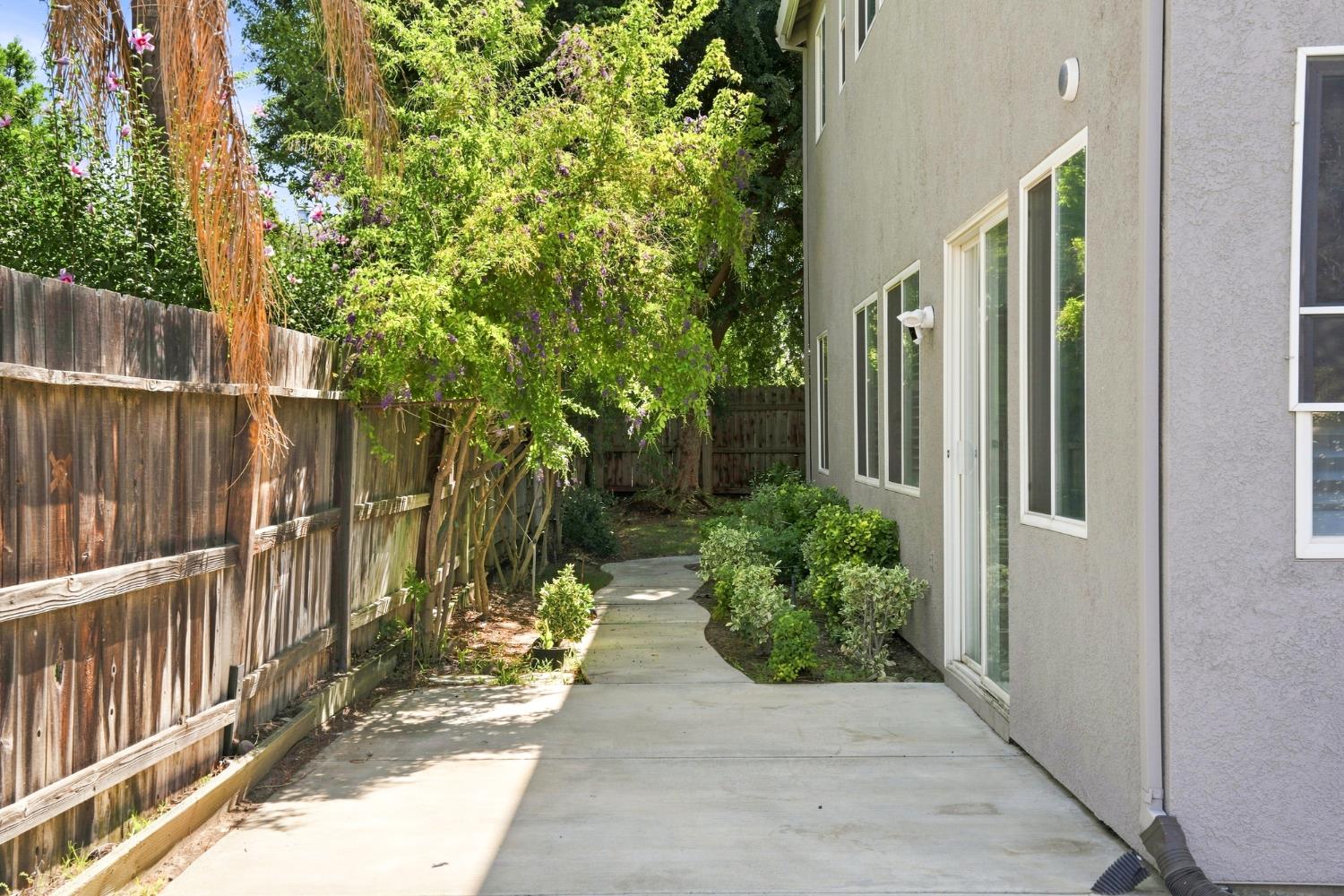 935 Shortland Cir, Manteca, CA 95337