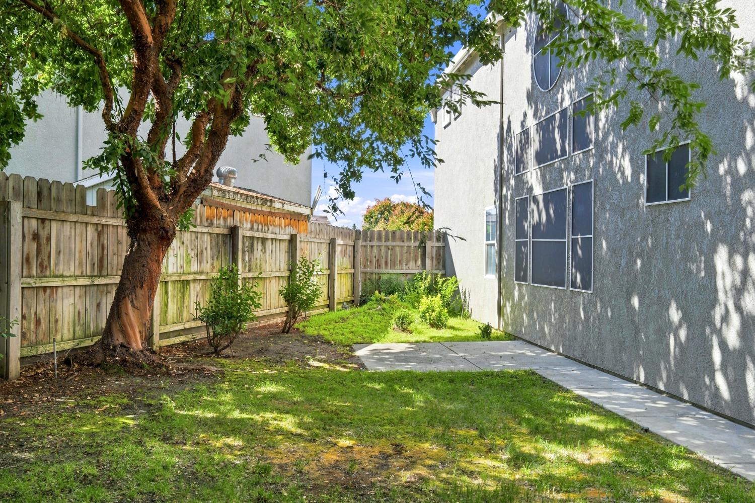 935 Shortland Cir, Manteca, CA 95337