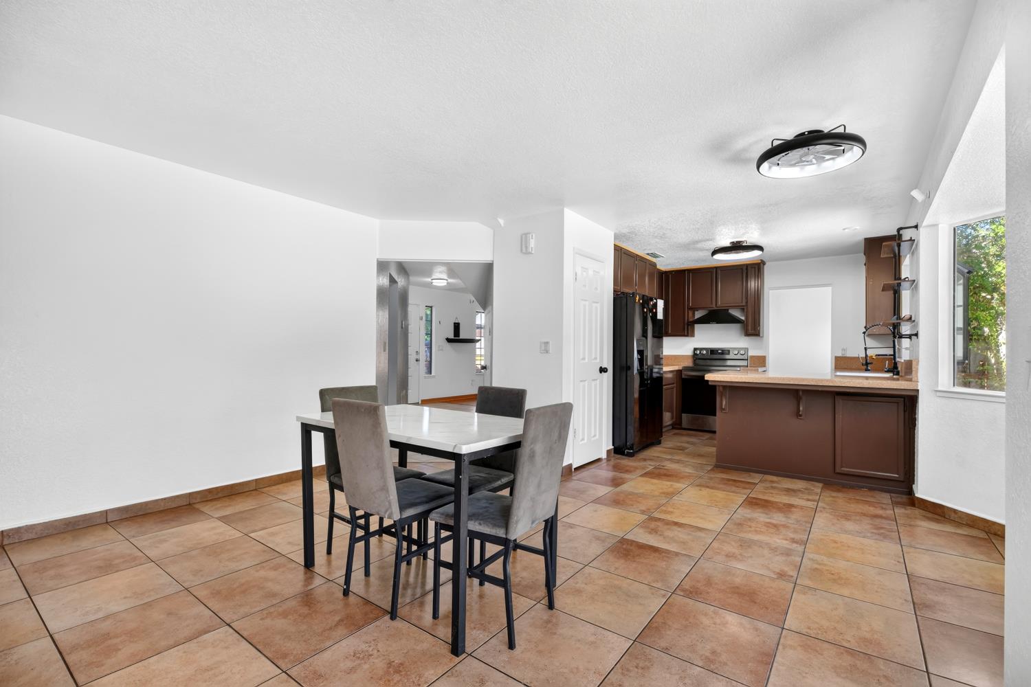2501 Merle Ave, Modesto, CA 95355