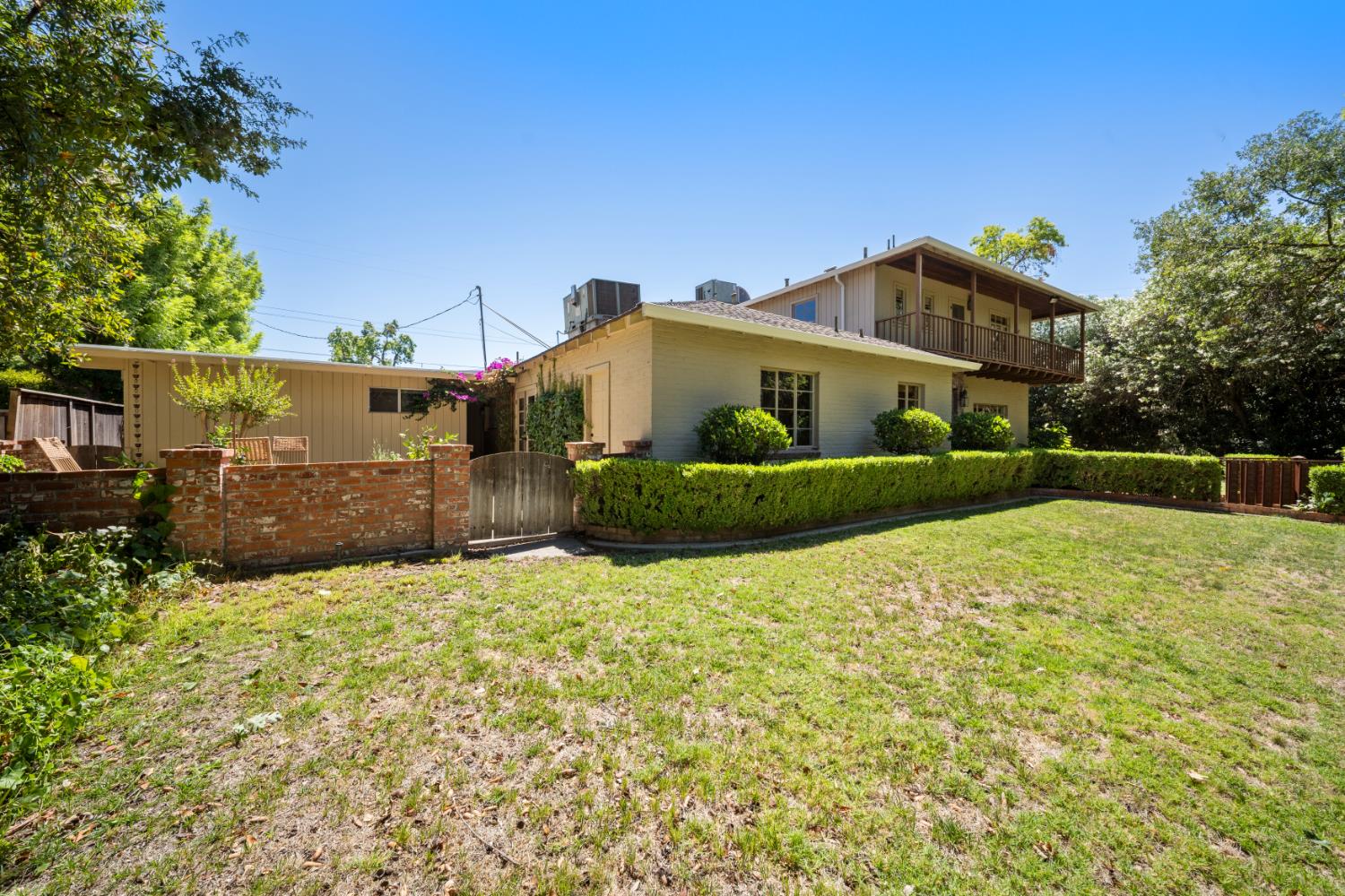 300 El Rio Ave, Modesto, CA 95354