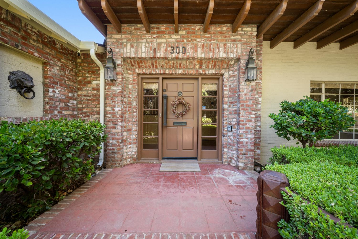 300 El Rio Ave, Modesto, CA 95354