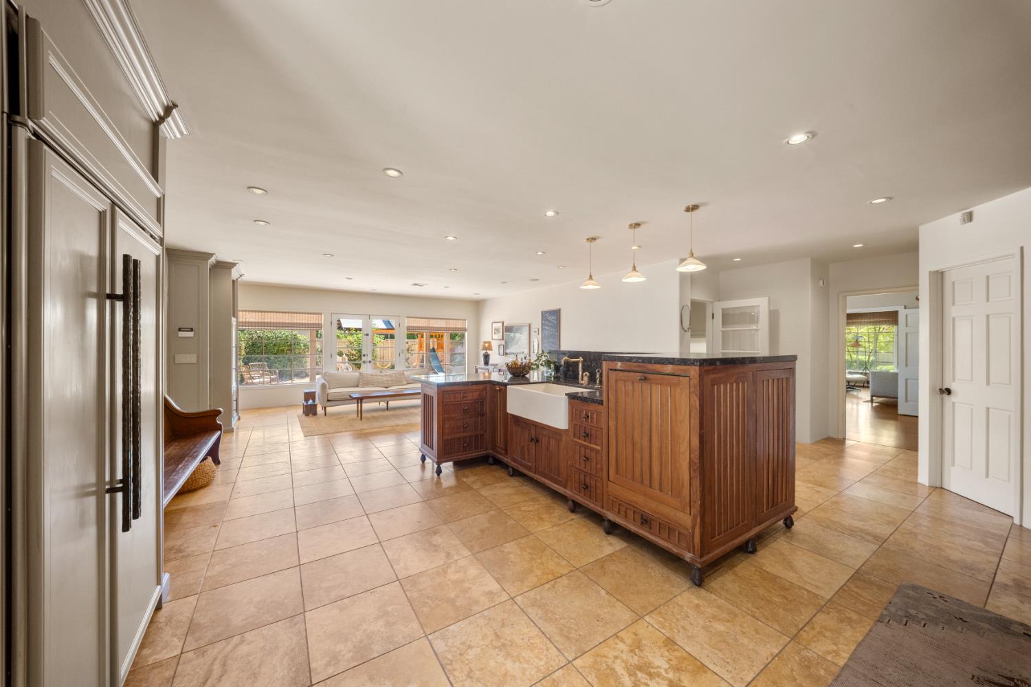 300 El Rio Ave, Modesto, CA 95354
