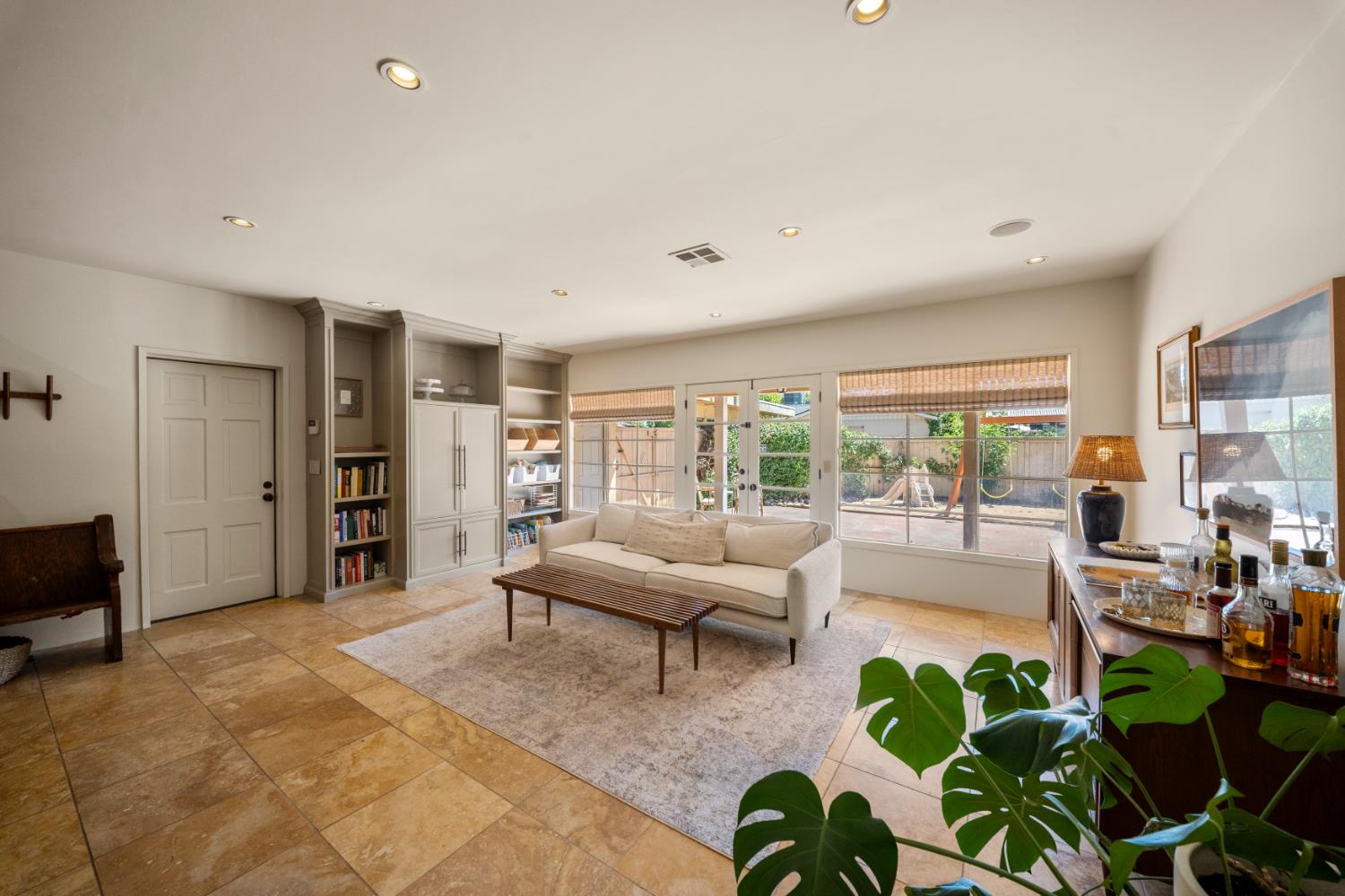 300 El Rio Ave, Modesto, CA 95354