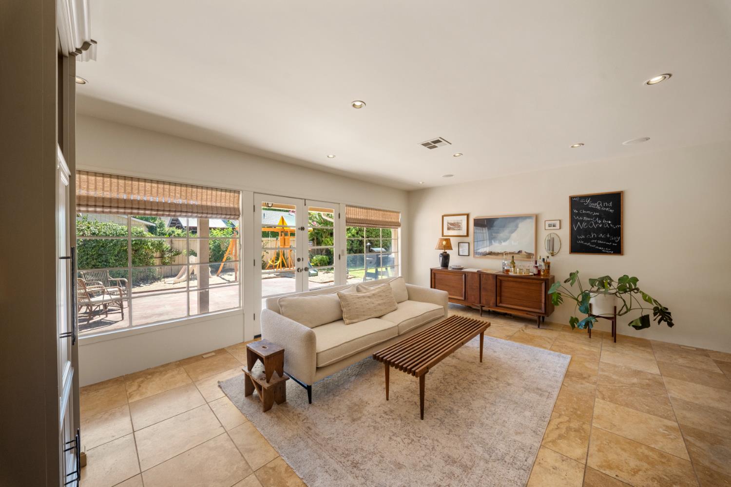 300 El Rio Ave, Modesto, CA 95354