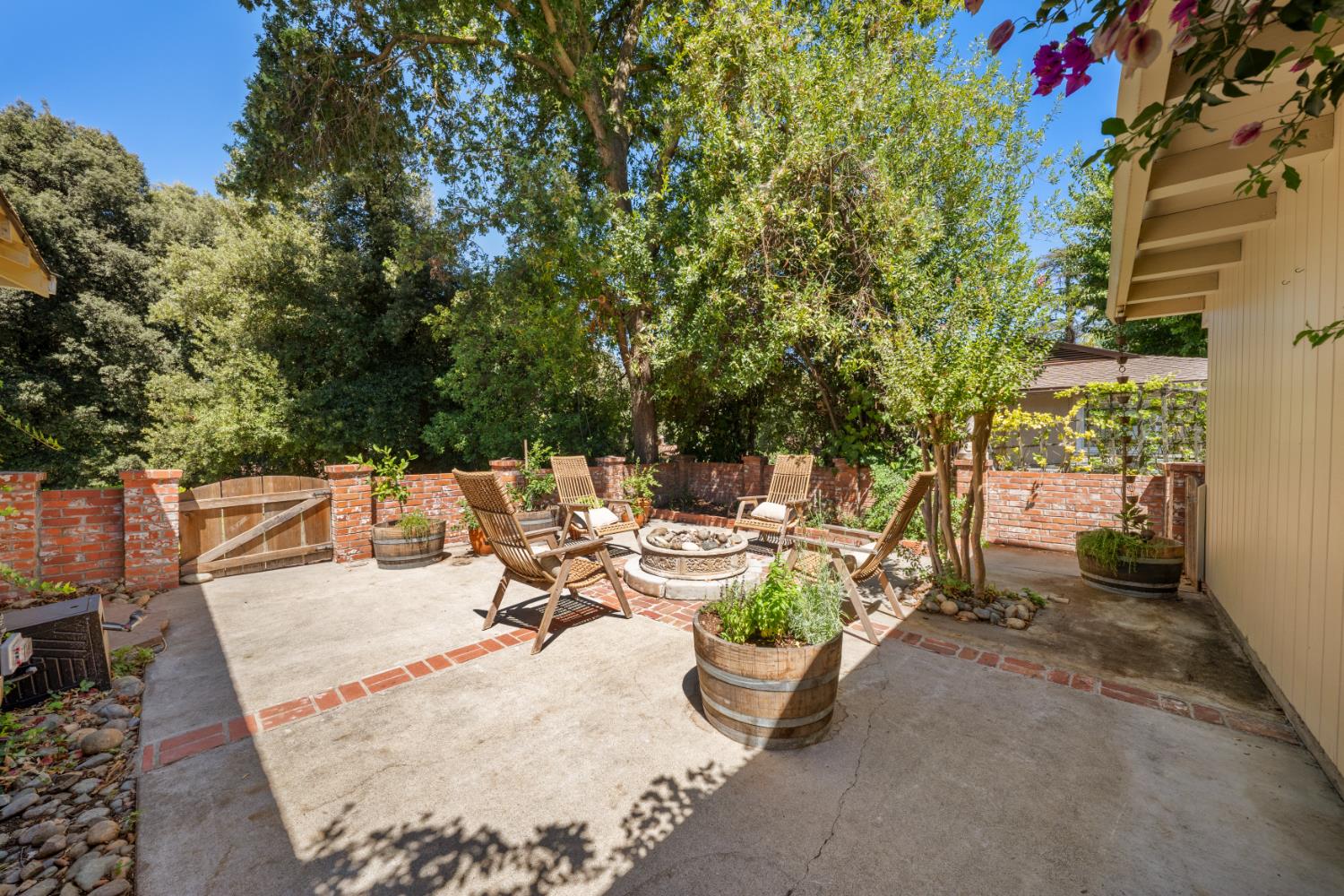 300 El Rio Ave, Modesto, CA 95354