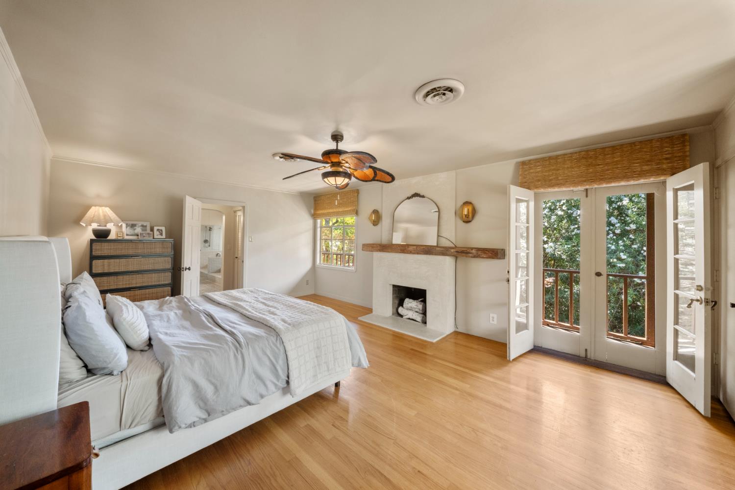 300 El Rio Ave, Modesto, CA 95354
