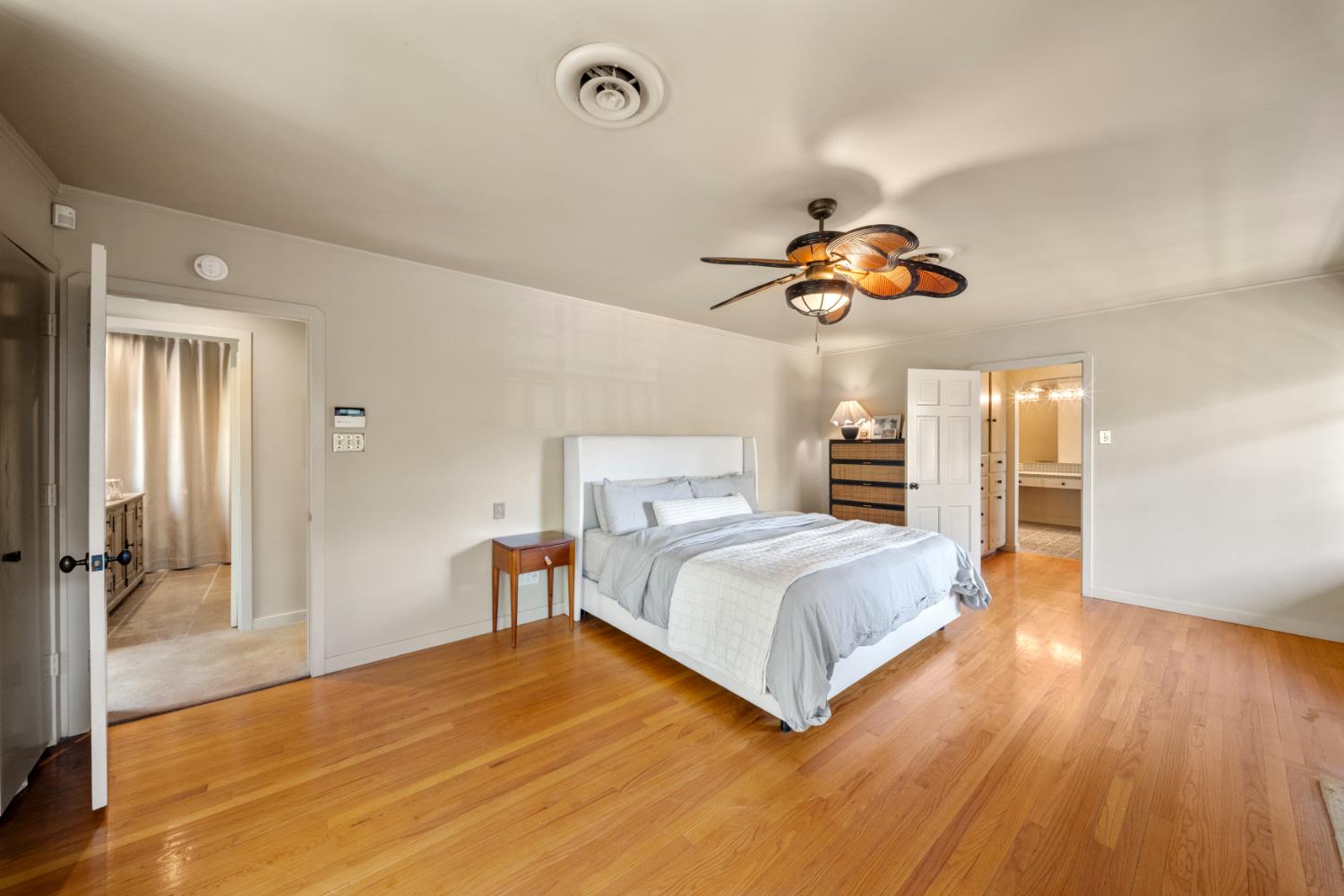 300 El Rio Ave, Modesto, CA 95354