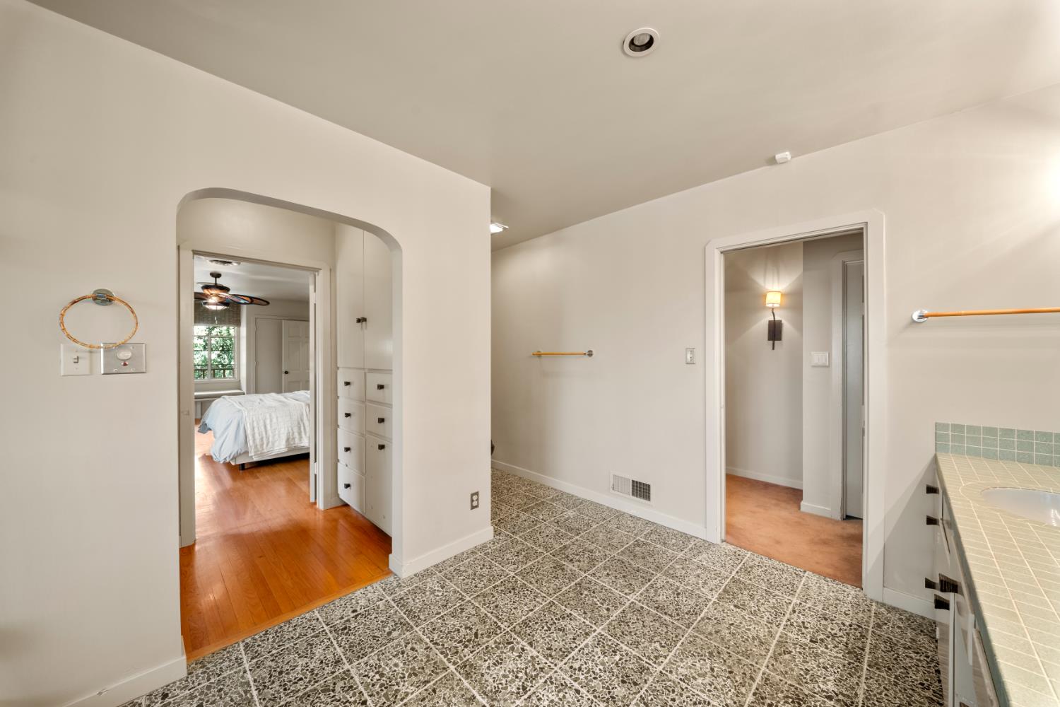 300 El Rio Ave, Modesto, CA 95354
