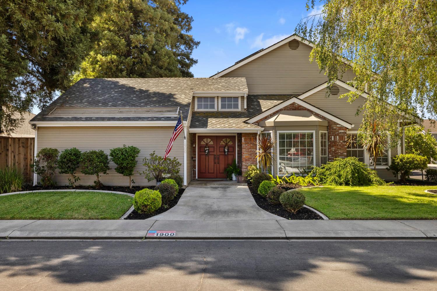 1900 Lakeshore Dr, Modesto, CA 95355