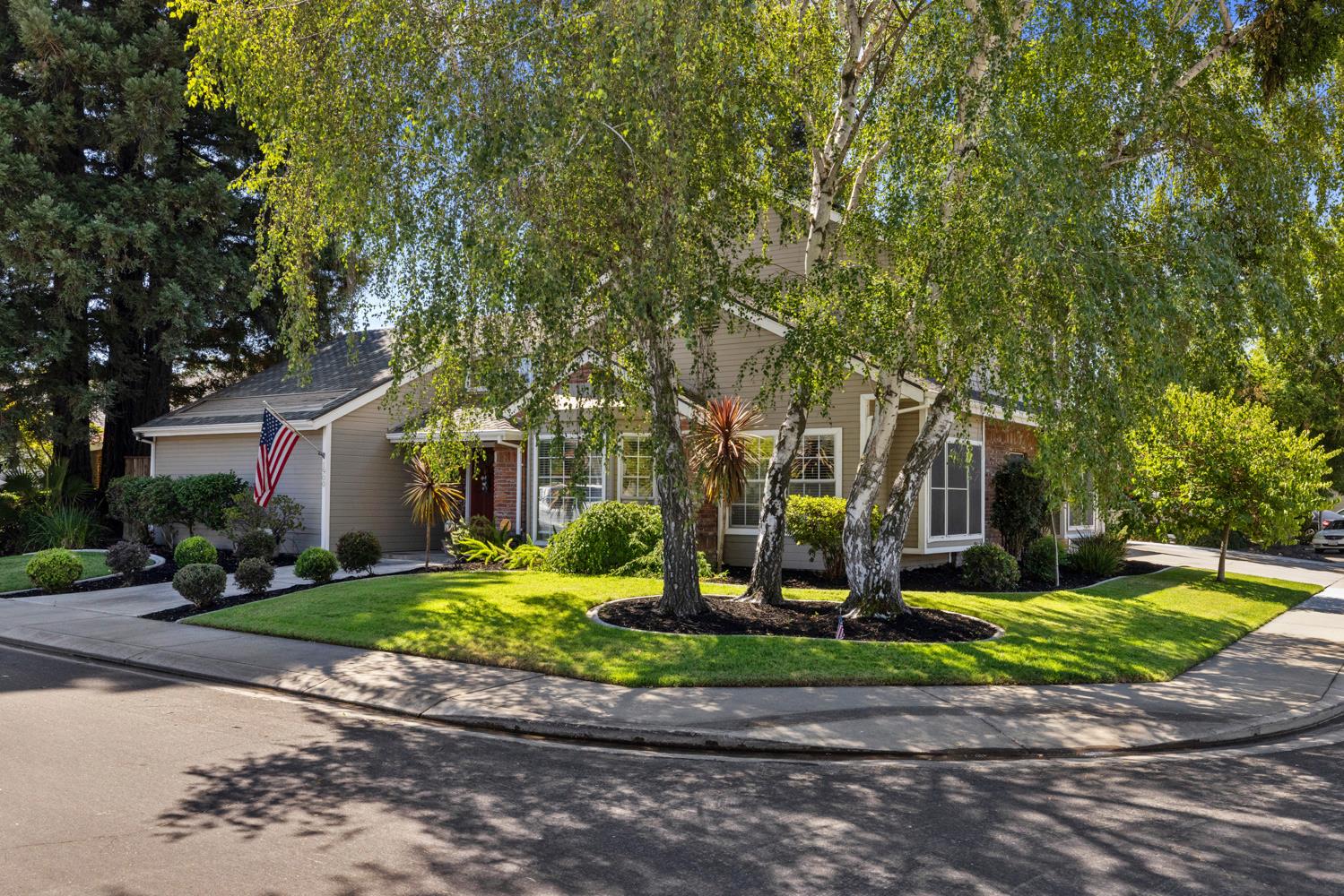 1900 Lakeshore Dr, Modesto, CA 95355