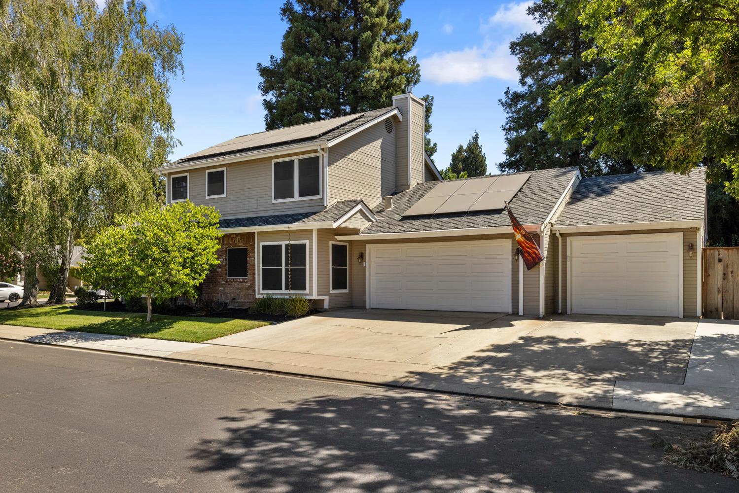 1900 Lakeshore Dr, Modesto, CA 95355