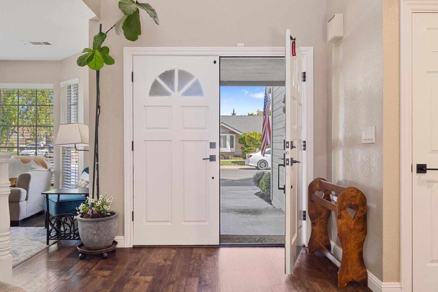 1900 Lakeshore Dr, Modesto, CA 95355