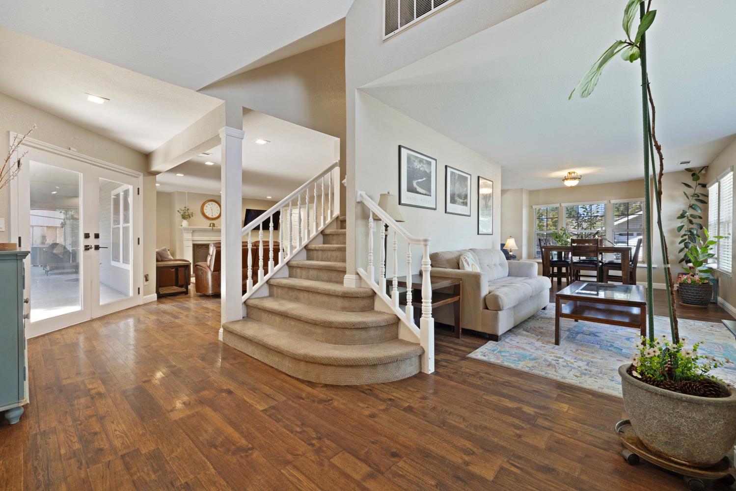1900 Lakeshore Dr, Modesto, CA 95355