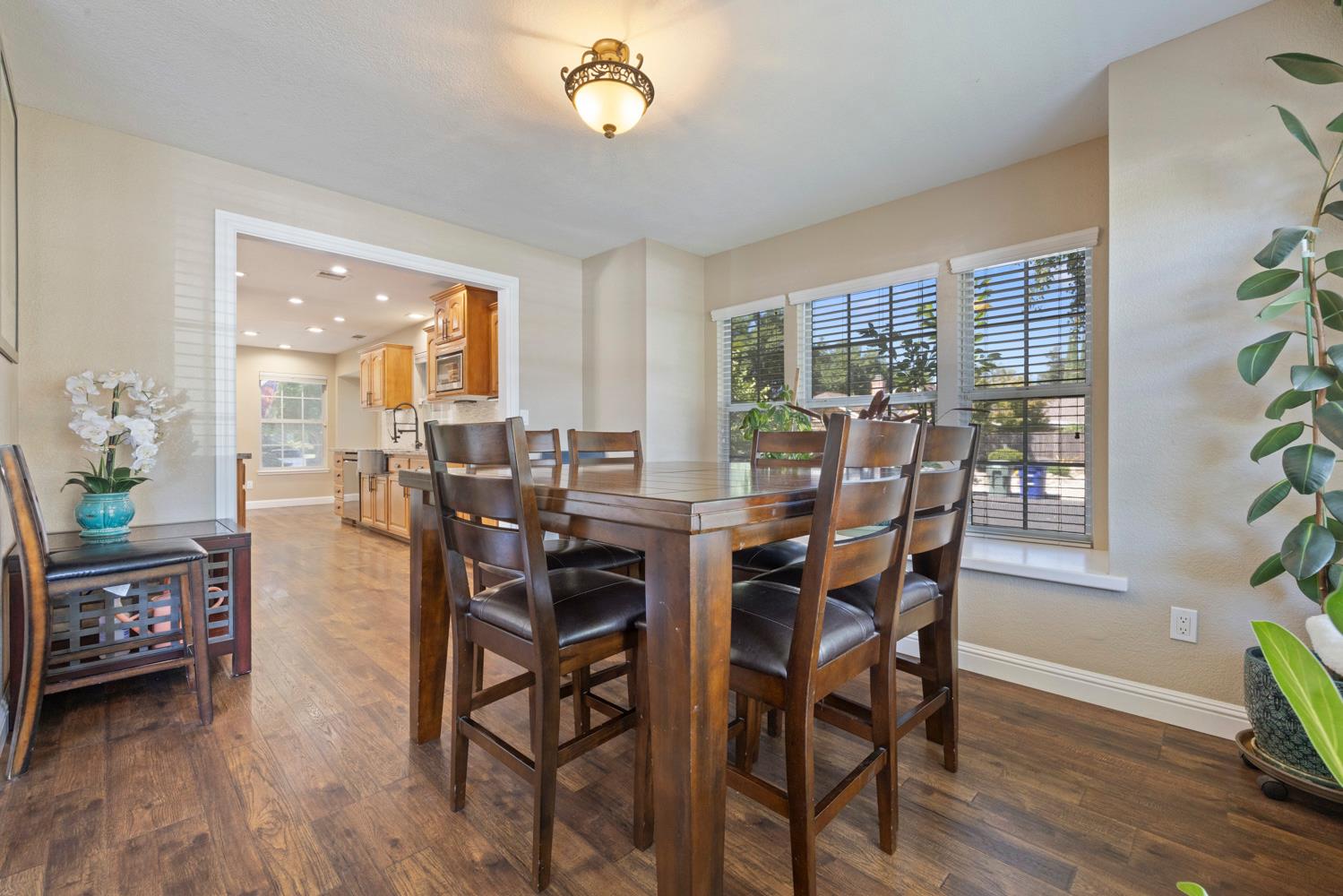 1900 Lakeshore Dr, Modesto, CA 95355