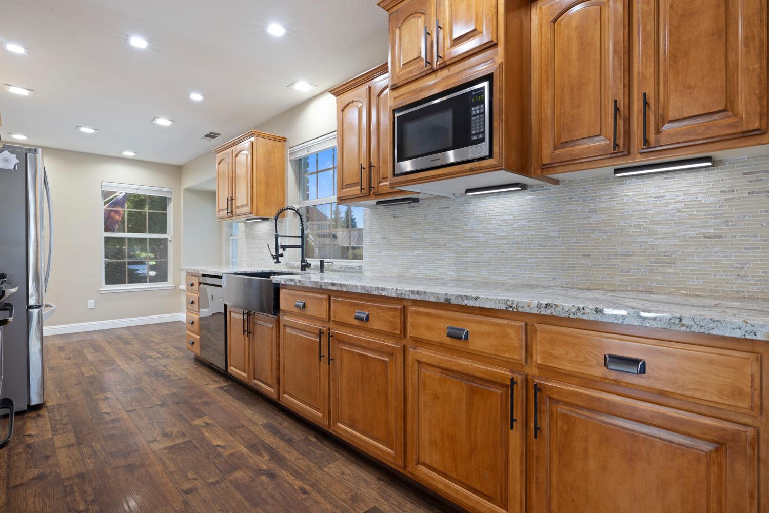 1900 Lakeshore Dr, Modesto, CA 95355