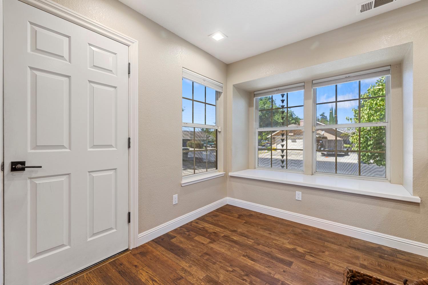 1900 Lakeshore Dr, Modesto, CA 95355