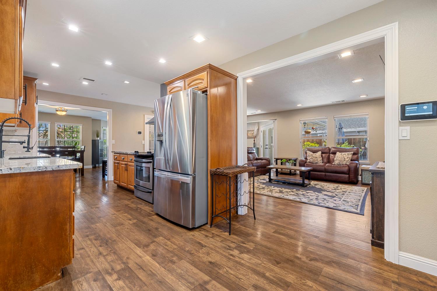 1900 Lakeshore Dr, Modesto, CA 95355