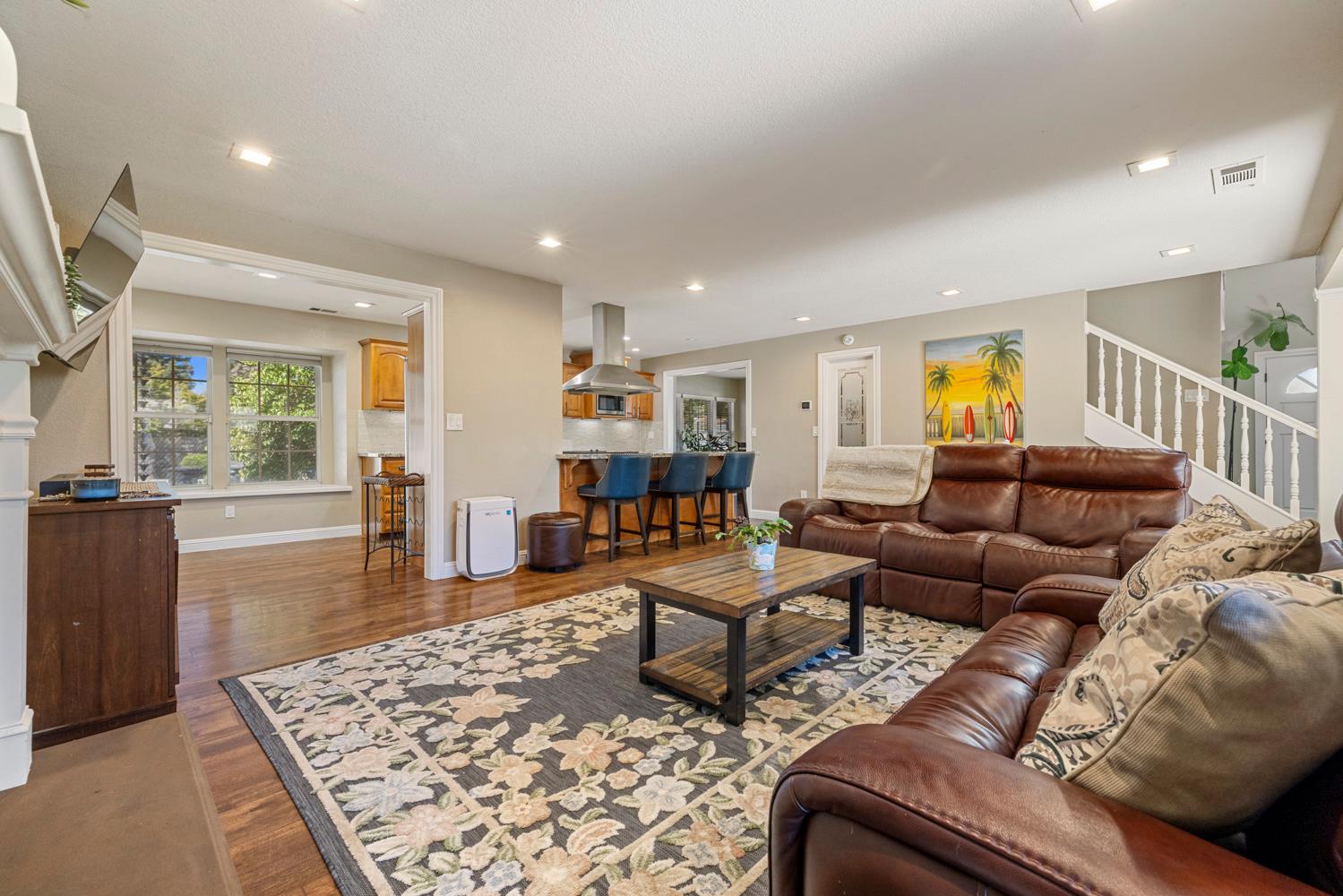 1900 Lakeshore Dr, Modesto, CA 95355