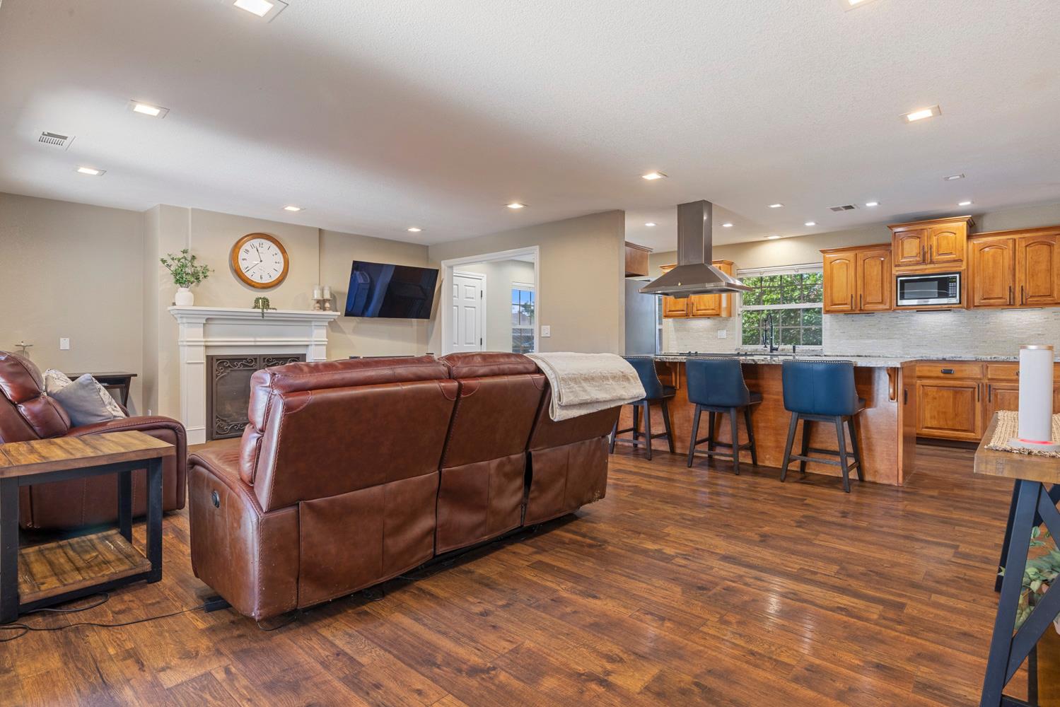 1900 Lakeshore Dr, Modesto, CA 95355