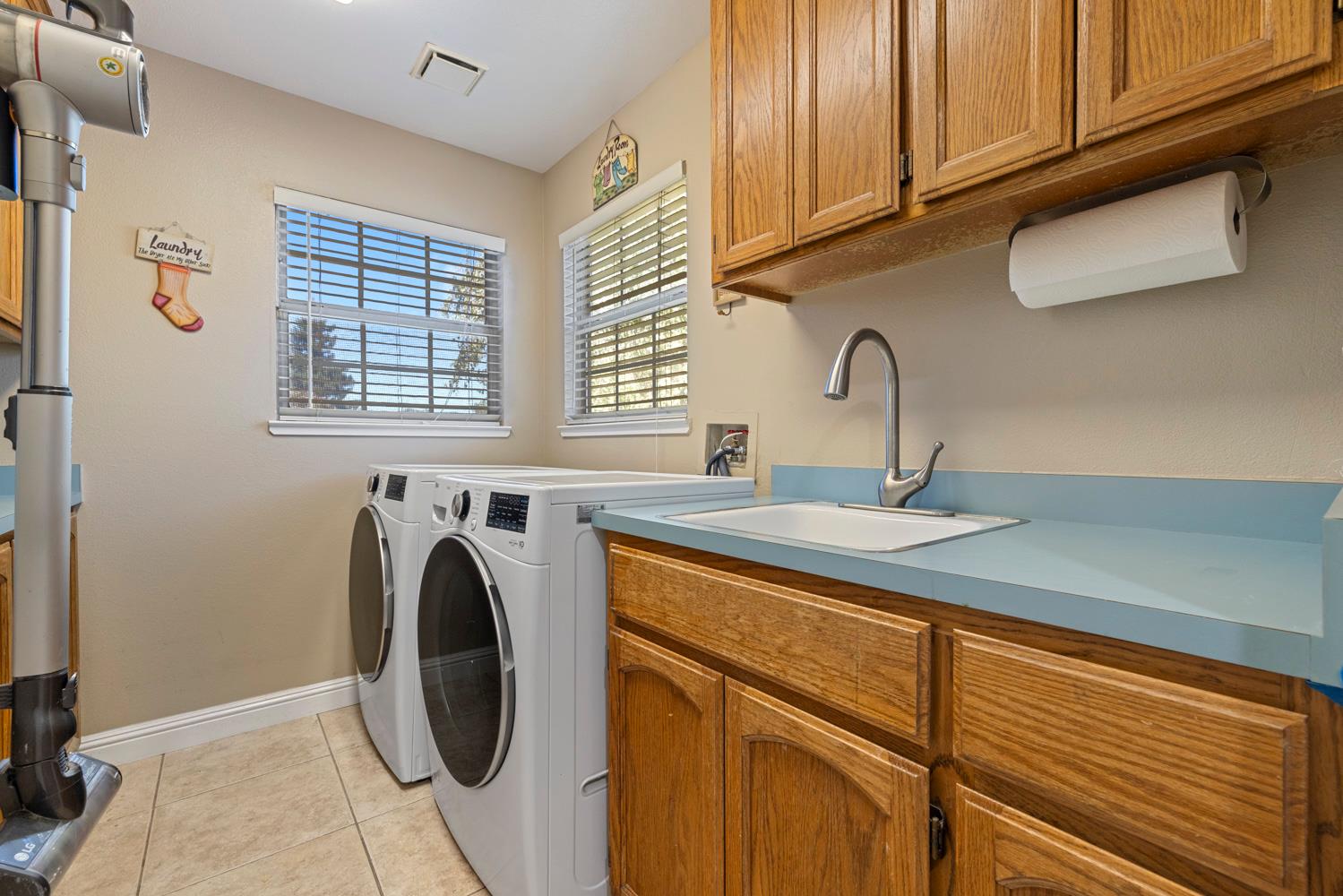 1900 Lakeshore Dr, Modesto, CA 95355
