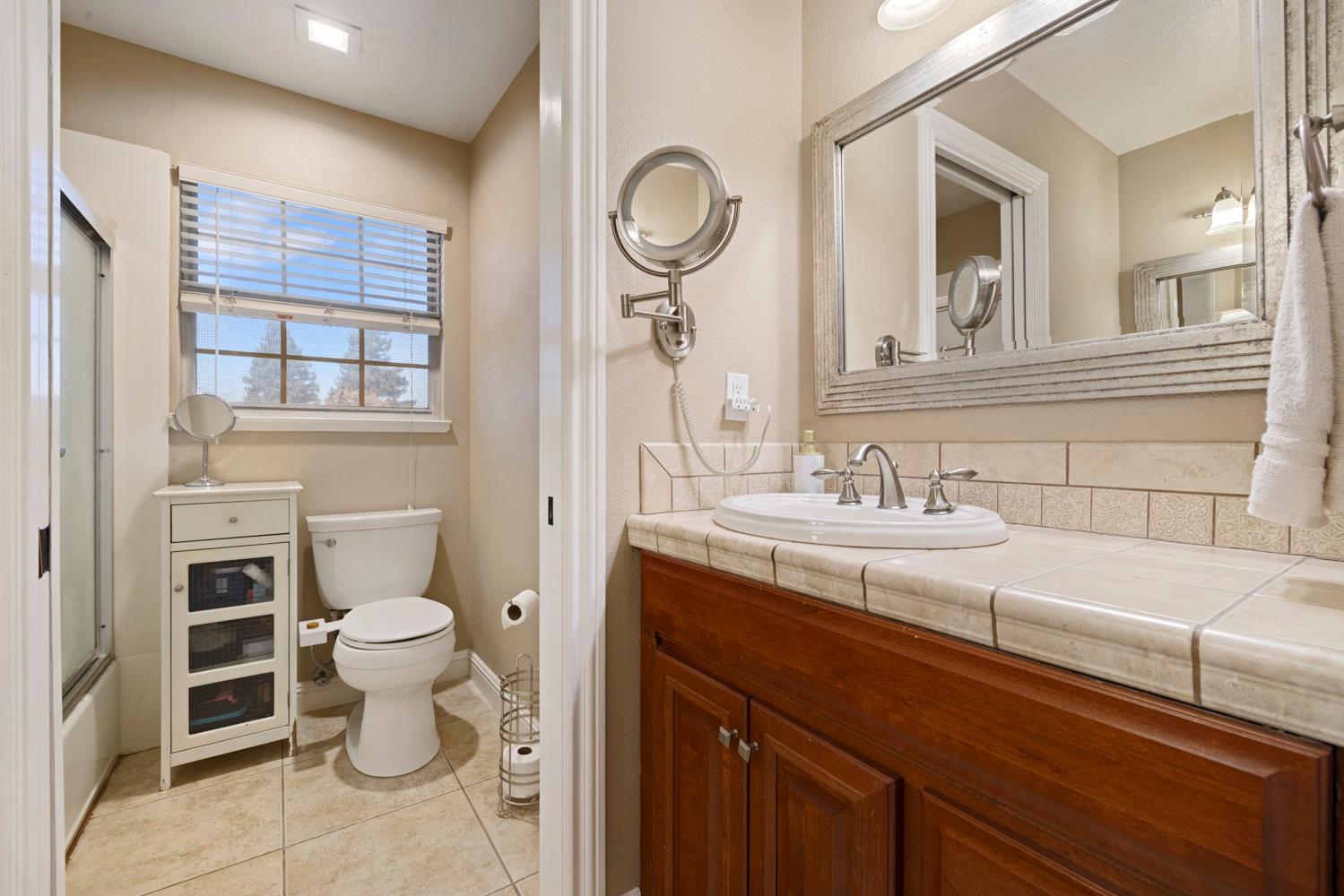 1900 Lakeshore Dr, Modesto, CA 95355