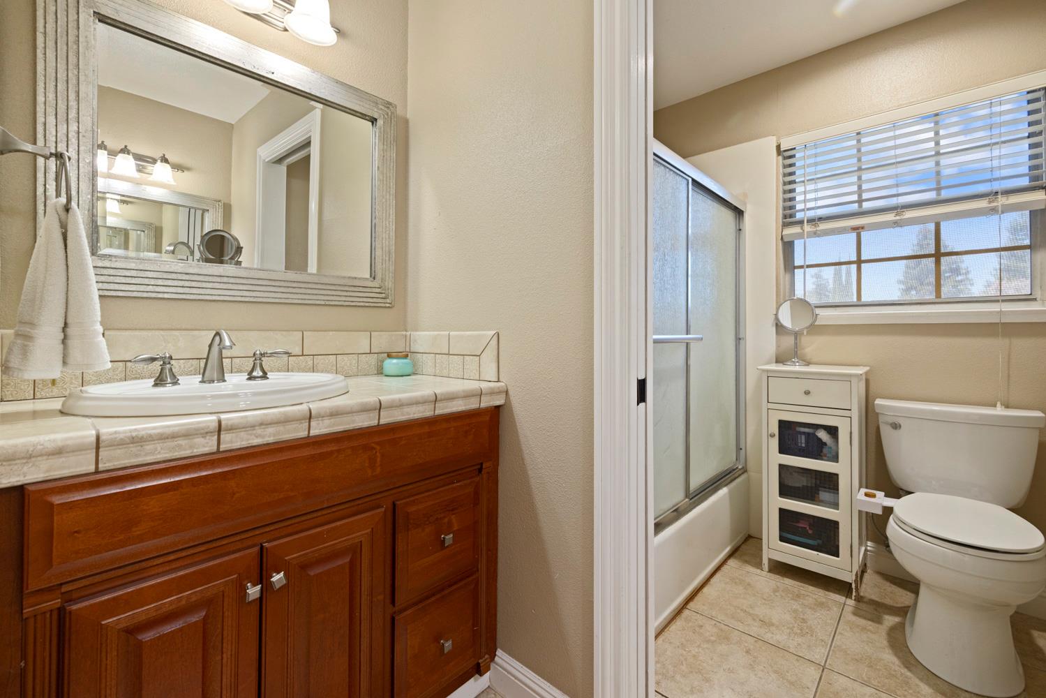 1900 Lakeshore Dr, Modesto, CA 95355