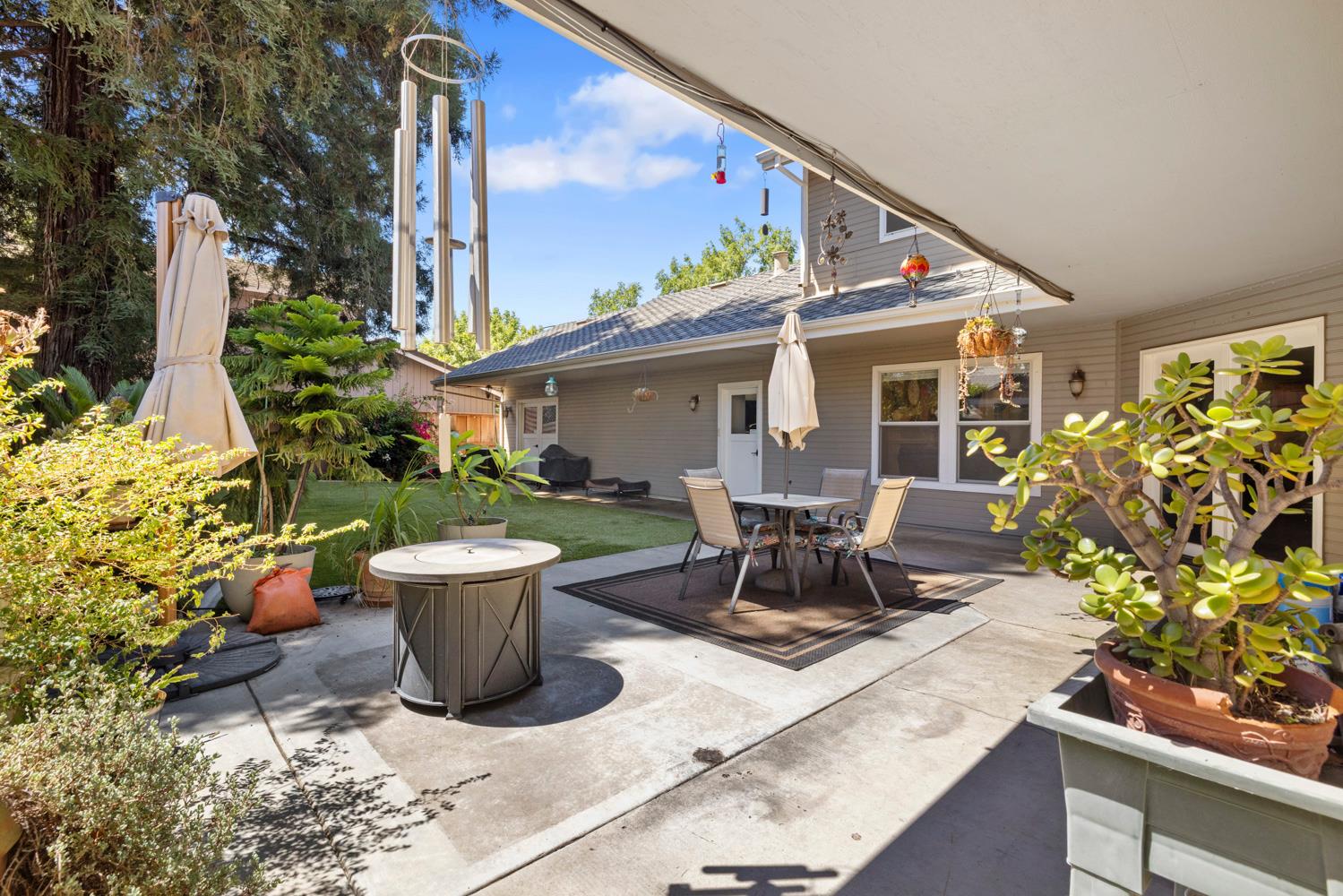 1900 Lakeshore Dr, Modesto, CA 95355