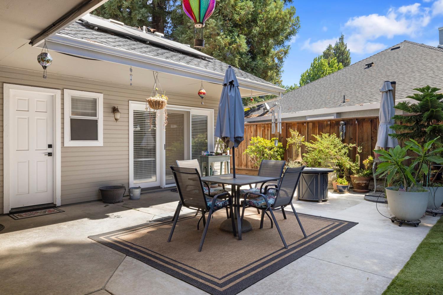 1900 Lakeshore Dr, Modesto, CA 95355