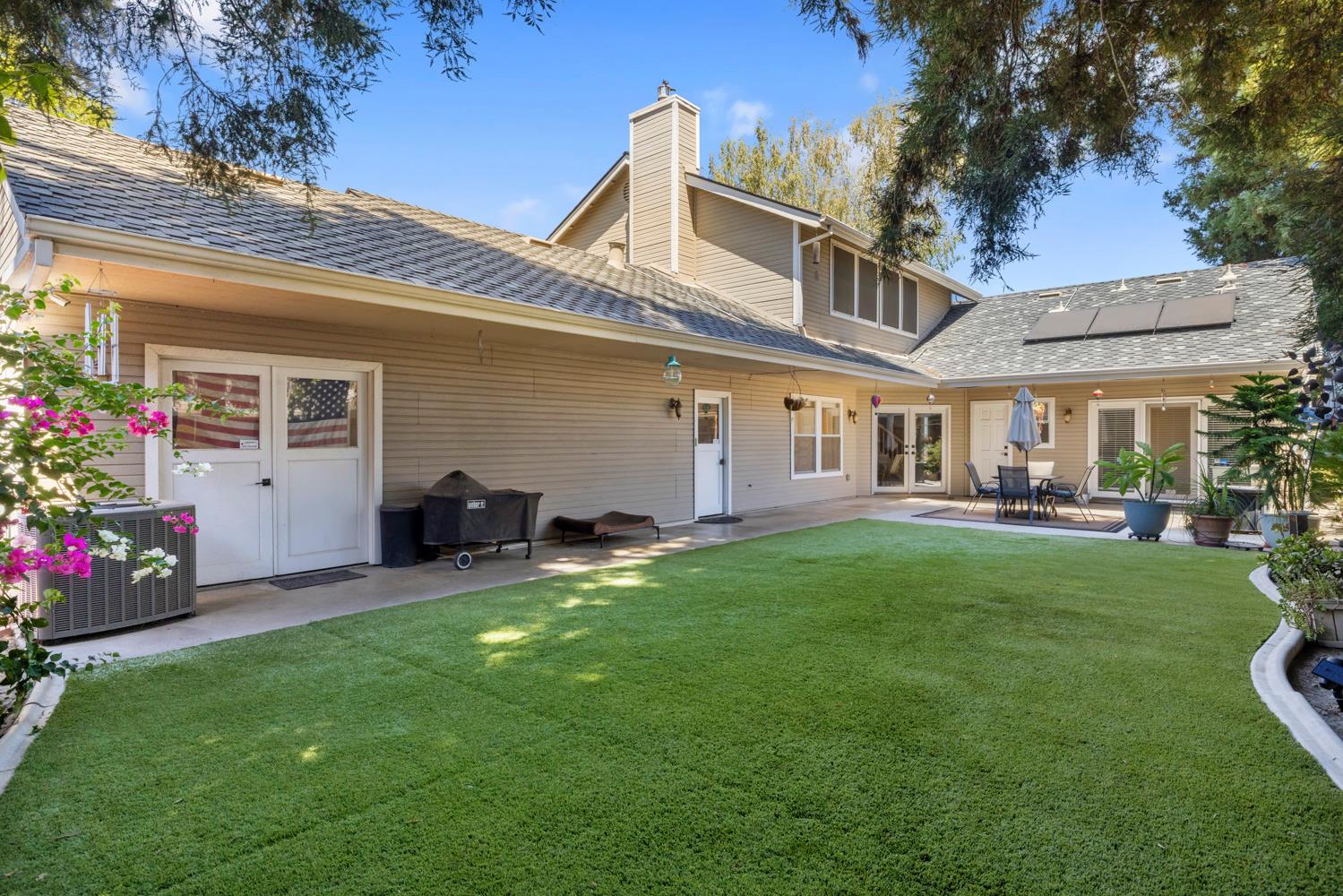 1900 Lakeshore Dr, Modesto, CA 95355