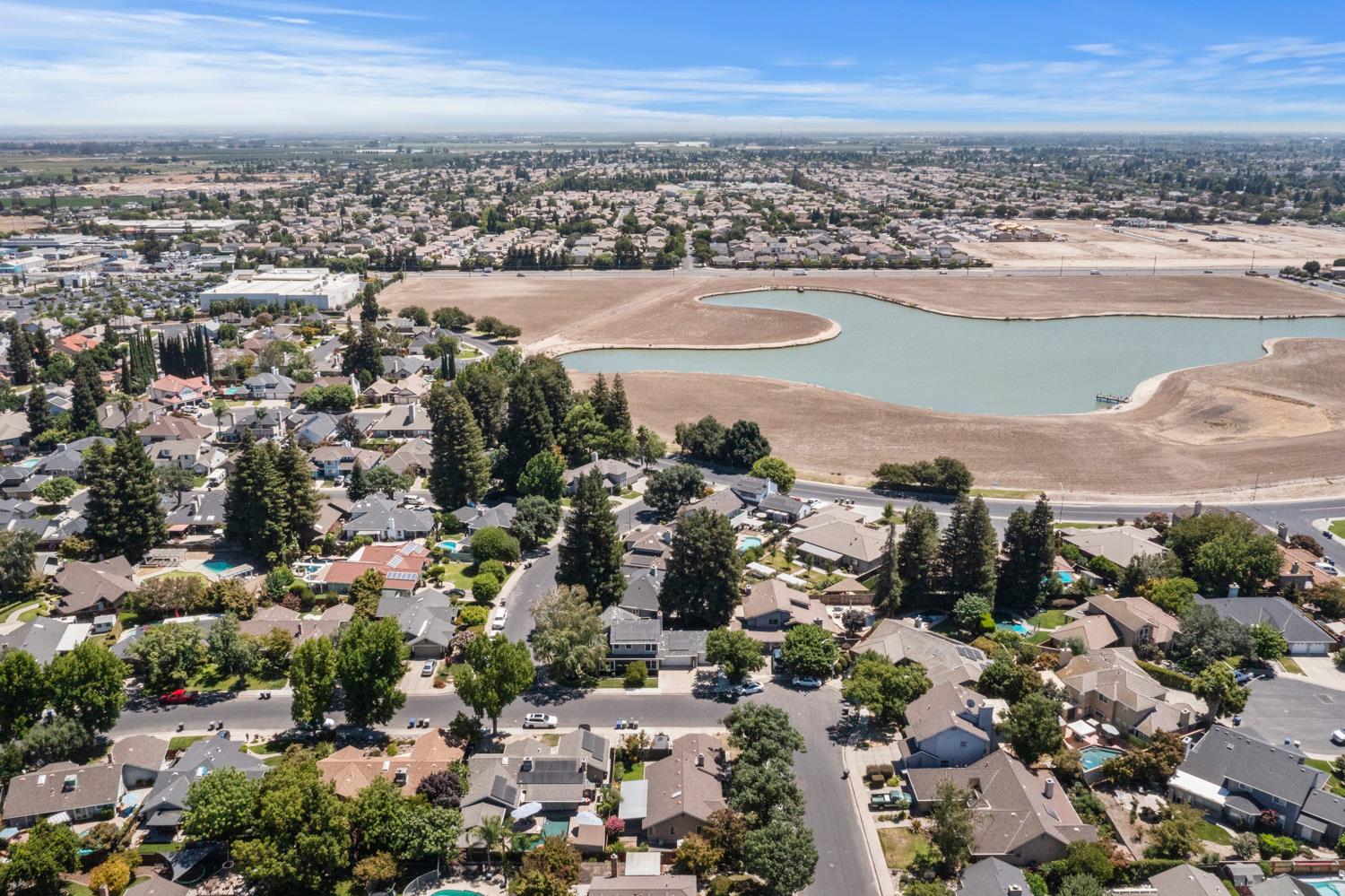 1900 Lakeshore Dr, Modesto, CA 95355