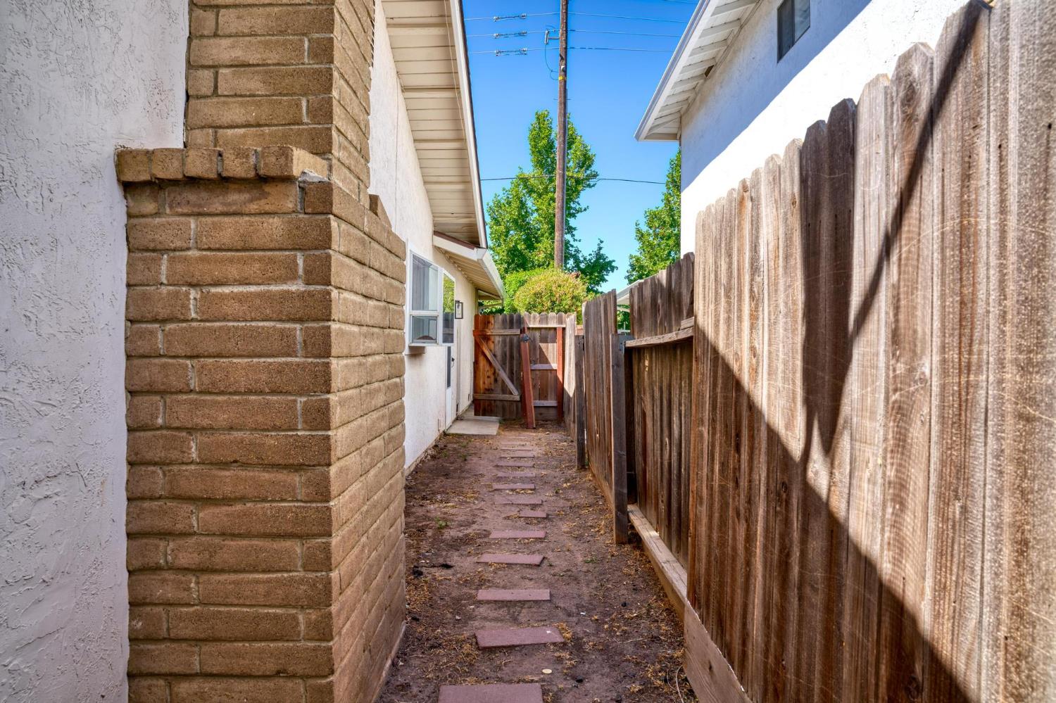 2104 Mable Ave, Modesto, CA 95355