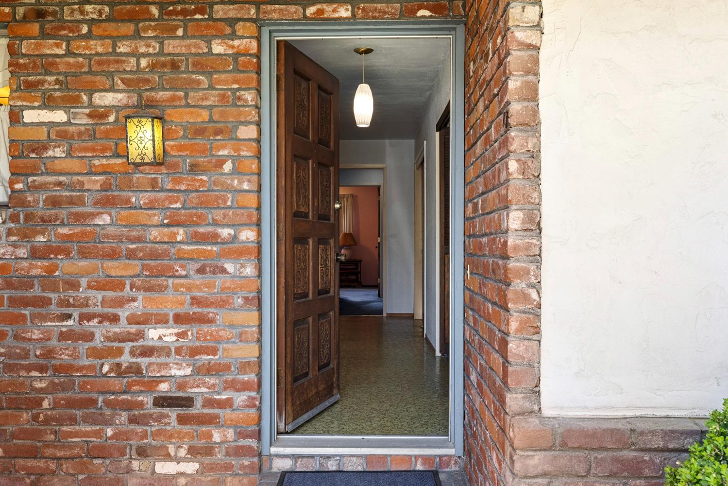 5800 Mohican Dr, Manteca, CA 95336