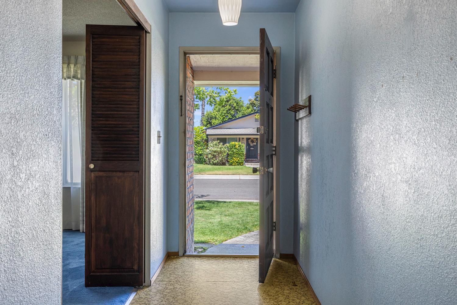 5800 Mohican Dr, Manteca, CA 95336