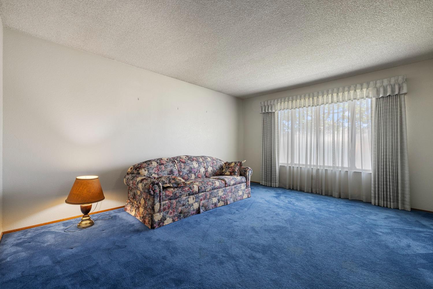 5800 Mohican Dr, Manteca, CA 95336