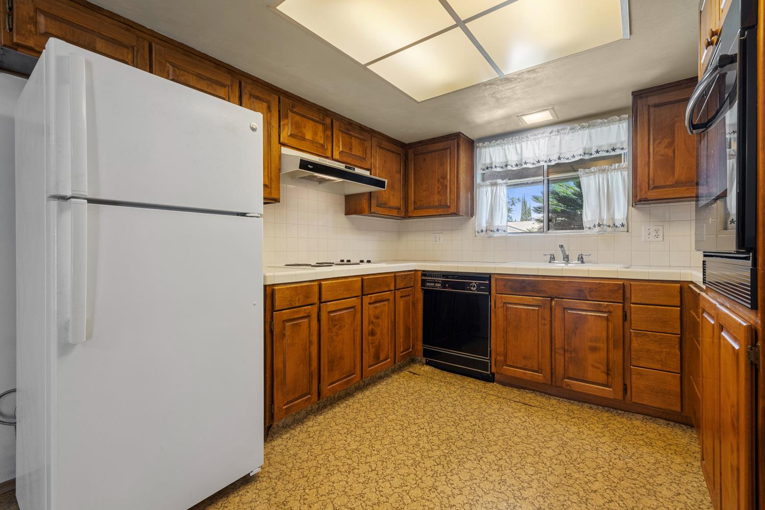 5800 Mohican Dr, Manteca, CA 95336