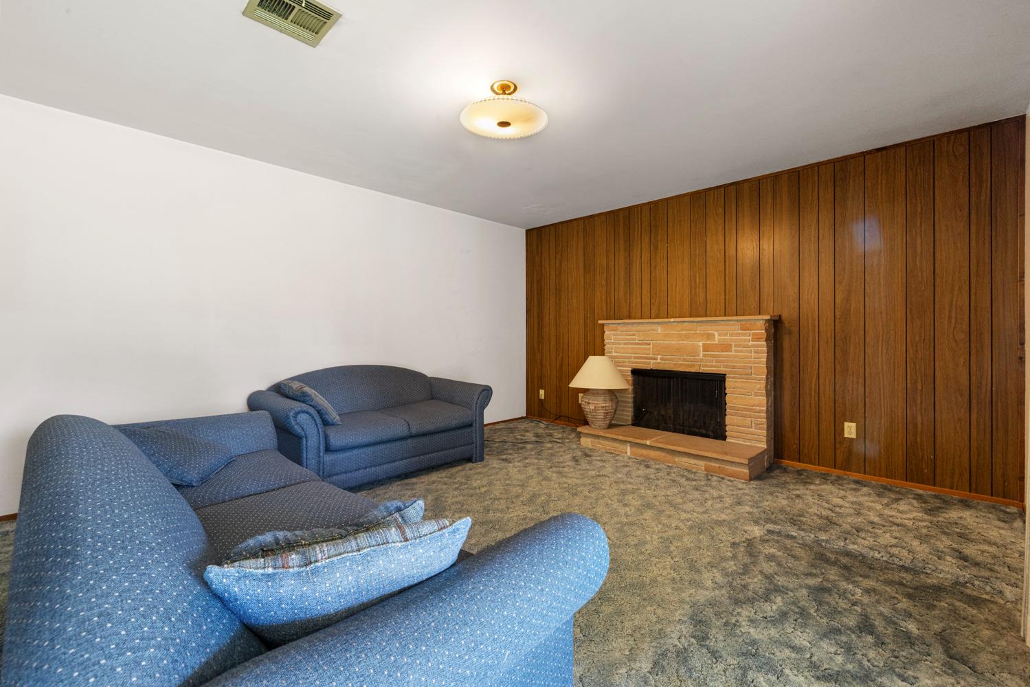 5800 Mohican Dr, Manteca, CA 95336