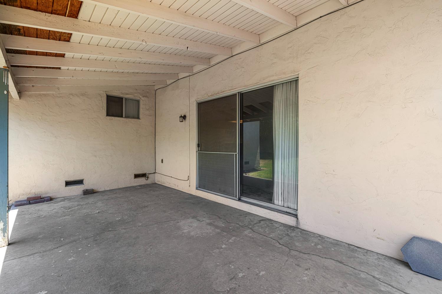 5800 Mohican Dr, Manteca, CA 95336